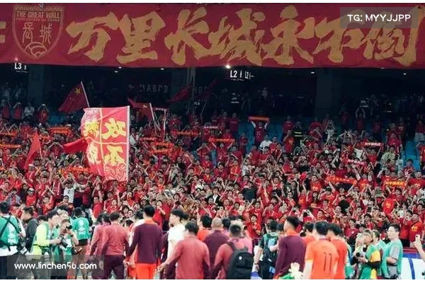 7 万球迷震撼散场创纪录 国足虽败难掩城市温情瞬间 7 万球迷震撼散场创纪录 国足虽败难掩城市温情瞬间